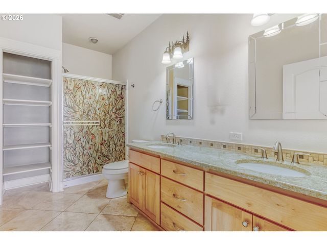 17210 S RADFORDS VIEW Ln, Oregon City, OR 97045