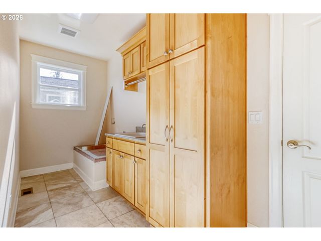 17210 S RADFORDS VIEW Ln, Oregon City, OR 97045