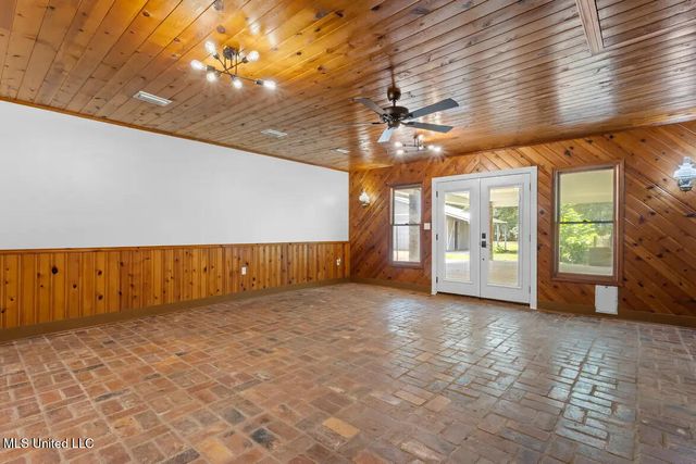 9100 Augusta Road, Moss Point, MS 39562