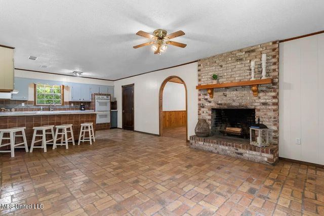9100 Augusta Road, Moss Point, MS 39562