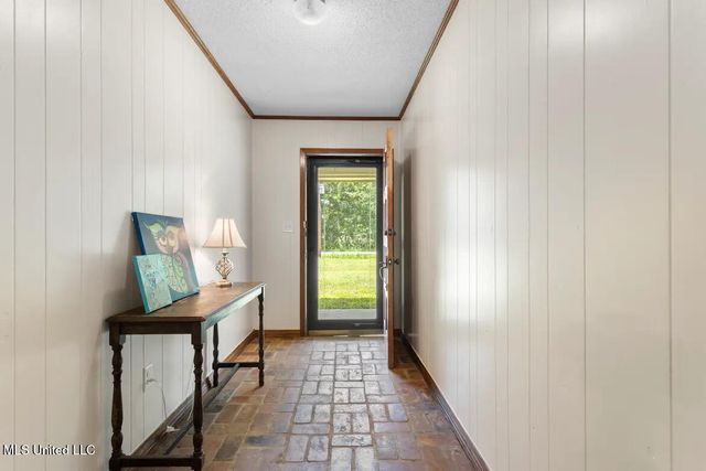 9100 Augusta Road, Moss Point, MS 39562