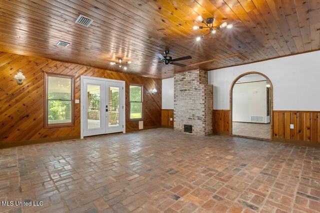 9100 Augusta Road, Moss Point, MS 39562