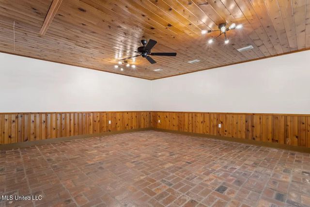 9100 Augusta Road, Moss Point, MS 39562