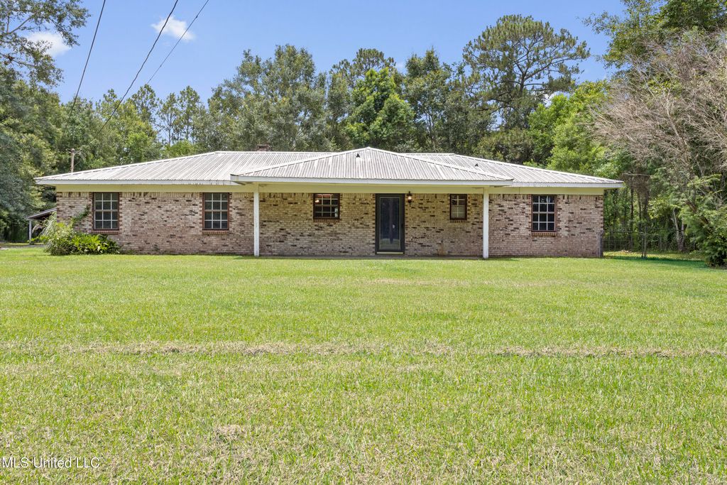 9100 Augusta Road, Moss Point, MS 39562