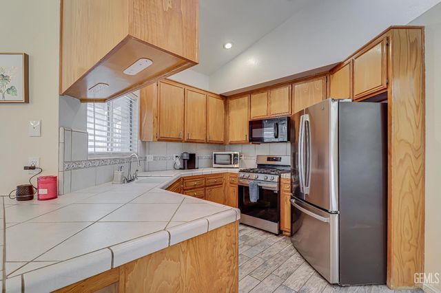 6412 Quaking Aspen Street, Bakersfield, CA 93313