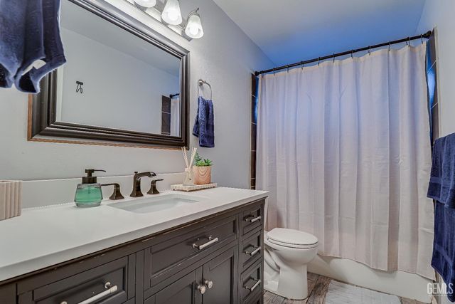 6412 Quaking Aspen Street, Bakersfield, CA 93313