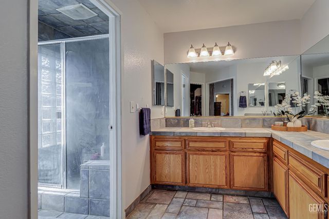 6412 Quaking Aspen Street, Bakersfield, CA 93313