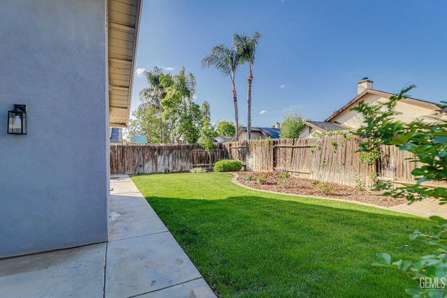 6412 Quaking Aspen Street, Bakersfield, CA 93313