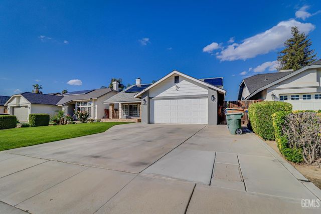 6412 Quaking Aspen Street, Bakersfield, CA 93313