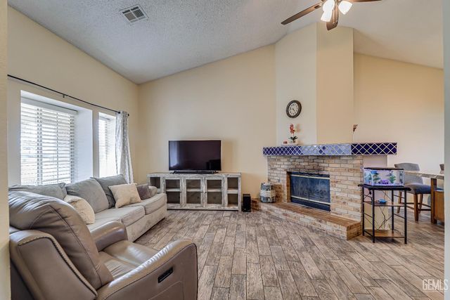 6412 Quaking Aspen Street, Bakersfield, CA 93313