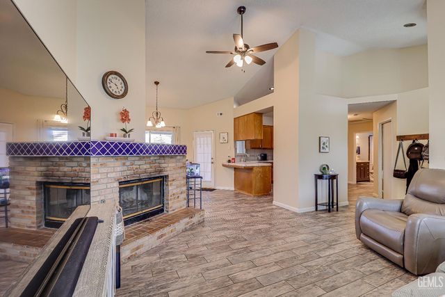 6412 Quaking Aspen Street, Bakersfield, CA 93313