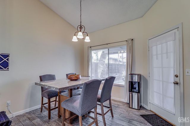 6412 Quaking Aspen Street, Bakersfield, CA 93313