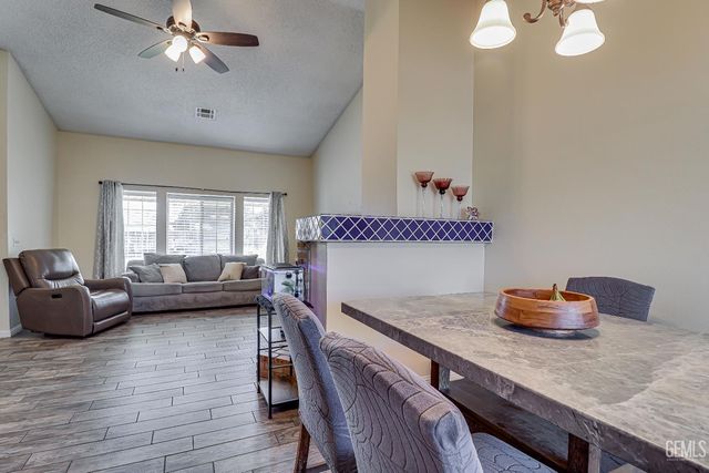 6412 Quaking Aspen Street, Bakersfield, CA 93313