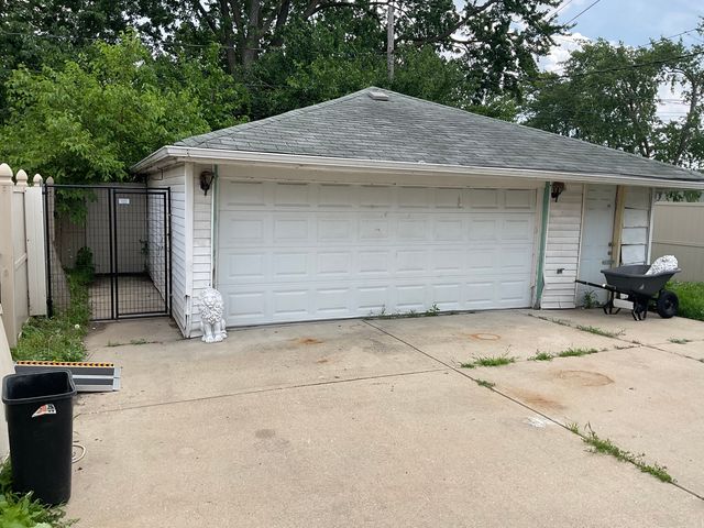 15947 Vine Avenue, Harvey, IL 60426