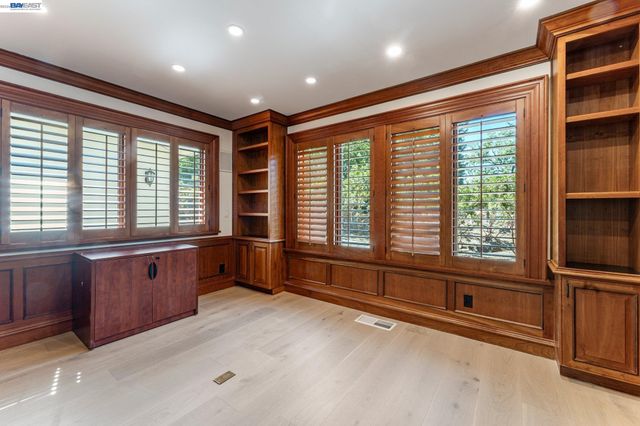 1080 Finley Rd, Pleasanton, CA 94588