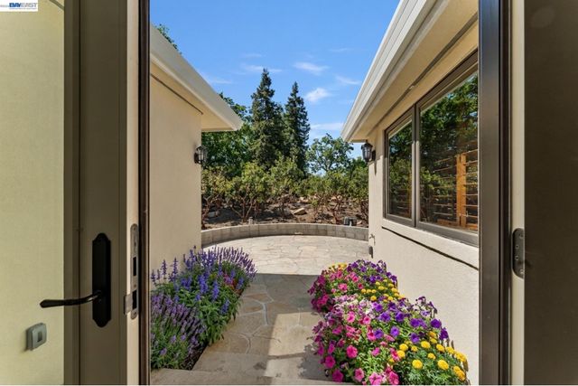 1080 Finley Rd, Pleasanton, CA 94588