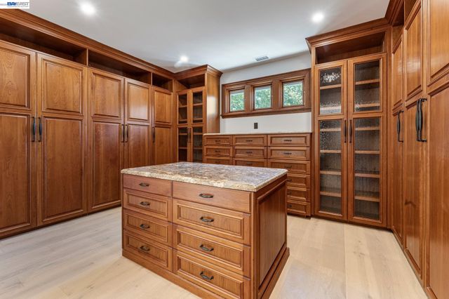 1080 Finley Rd, Pleasanton, CA 94588