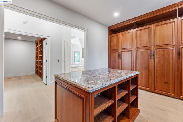 1080 Finley Rd, Pleasanton, CA 94588