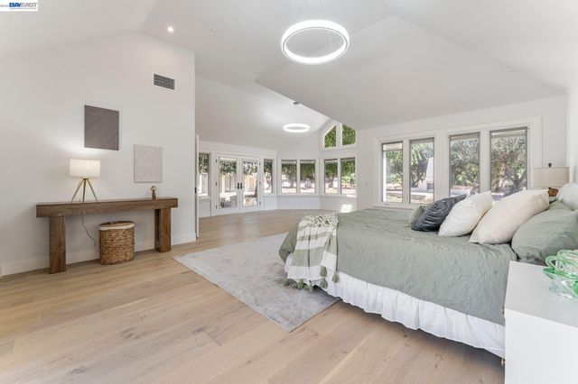1080 Finley Rd, Pleasanton, CA 94588