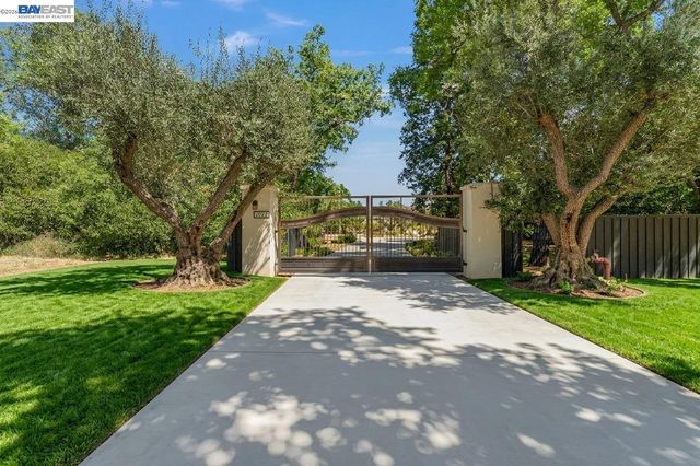 1080 Finley Rd, Pleasanton, CA 94588