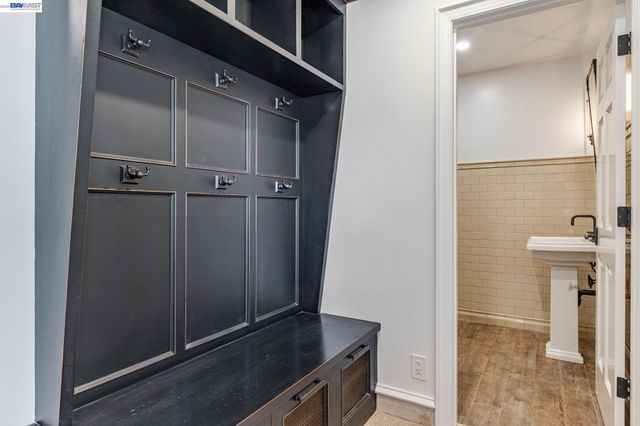 1080 Finley Rd, Pleasanton, CA 94588