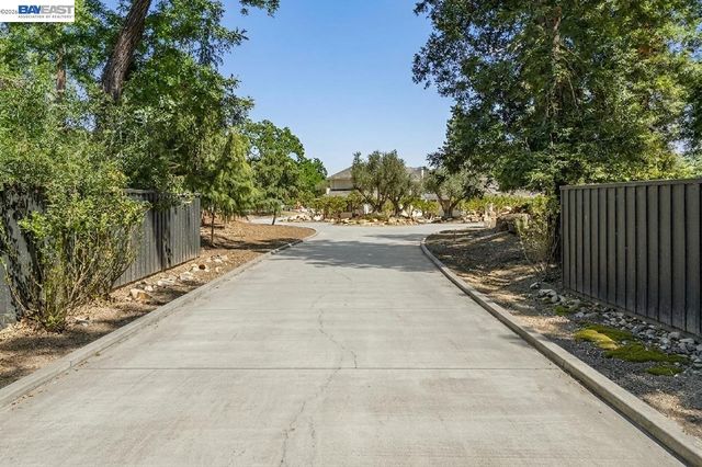 1080 Finley Rd, Pleasanton, CA 94588