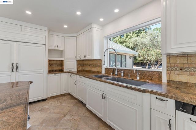 1080 Finley Rd, Pleasanton, CA 94588