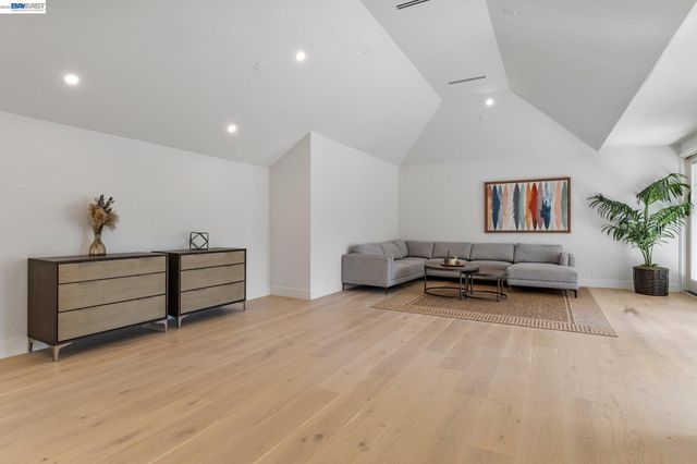 1080 Finley Rd, Pleasanton, CA 94588