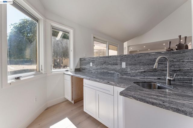 1080 Finley Rd, Pleasanton, CA 94588