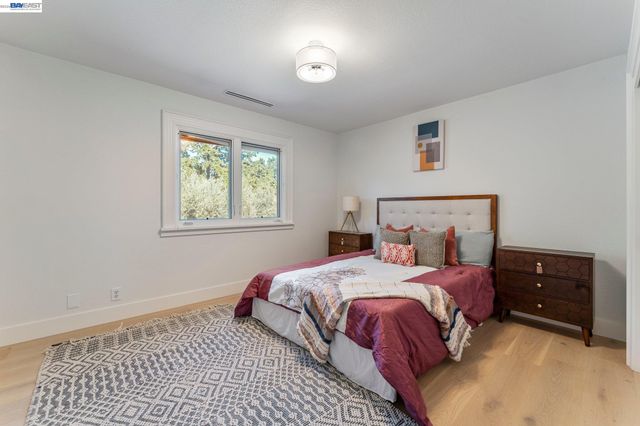 1080 Finley Rd, Pleasanton, CA 94588