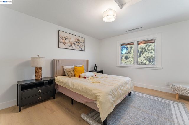 1080 Finley Rd, Pleasanton, CA 94588