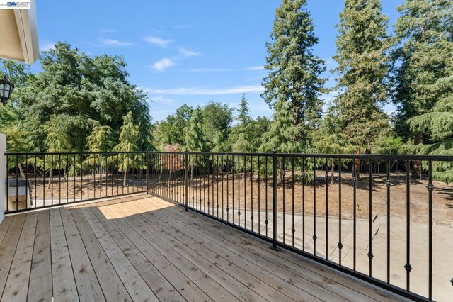 1080 Finley Rd, Pleasanton, CA 94588