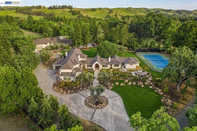 1080 Finley Rd, Pleasanton, CA 94588