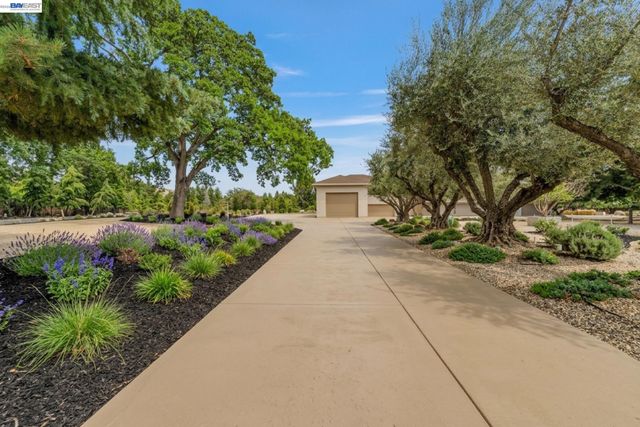 1080 Finley Rd, Pleasanton, CA 94588