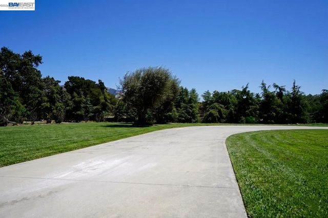 1080 Finley Rd, Pleasanton, CA 94588