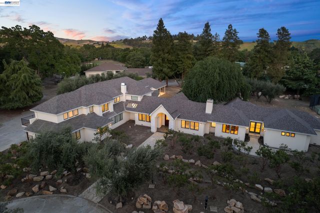 1080 Finley Rd, Pleasanton, CA 94588