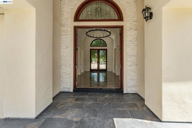 1080 Finley Rd, Pleasanton, CA 94588