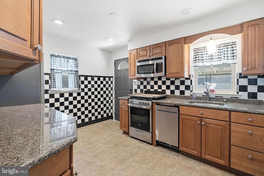 Image 13 of property listing at 117 W 11TH AVE, Conshohocken, PA 19428