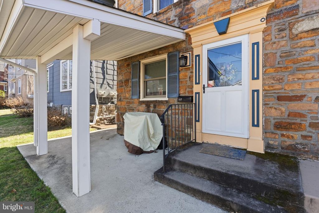 Image 5 of property listing at 117 W 11TH AVE, Conshohocken, PA 19428