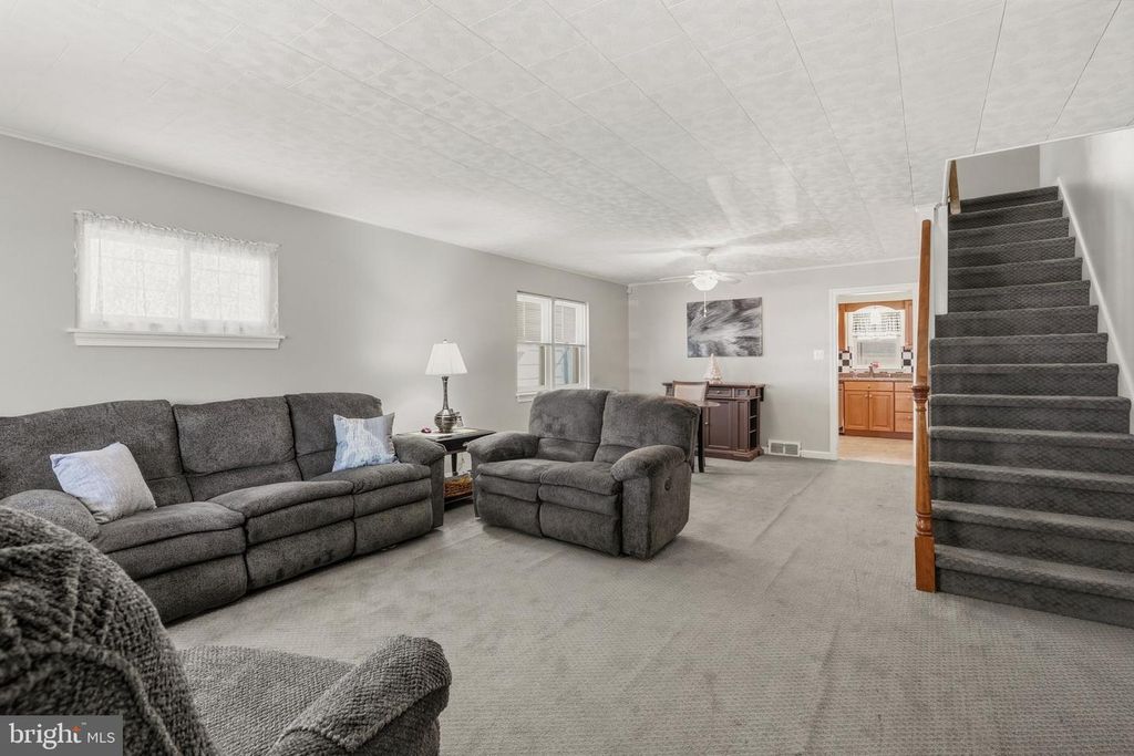 Image 7 of property listing at 117 W 11TH AVE, Conshohocken, PA 19428