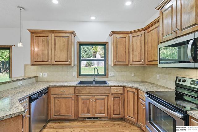 18424 Howard Street, Elkhorn, NE 68022