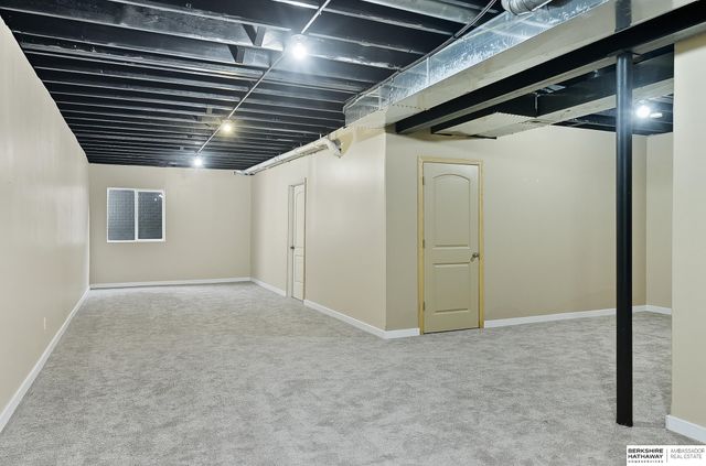 18424 Howard Street, Elkhorn, NE 68022