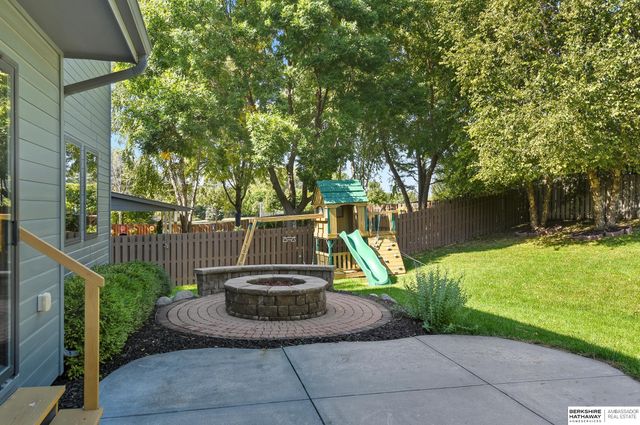 18424 Howard Street, Elkhorn, NE 68022