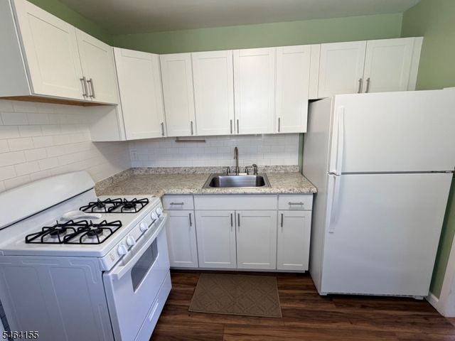 21 Tobyhanna Trl, Hopatcong Boro, NJ 07843