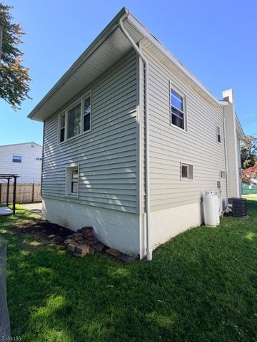 21 Tobyhanna Trl, Hopatcong Boro, NJ 07843