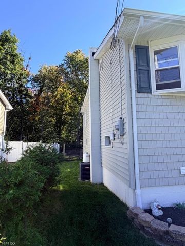 21 Tobyhanna Trl, Hopatcong Boro, NJ 07843