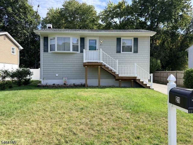 21 Tobyhanna Trl, Hopatcong Boro, NJ 07843
