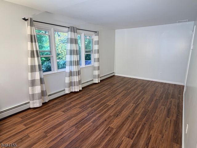 21 Tobyhanna Trl, Hopatcong Boro, NJ 07843