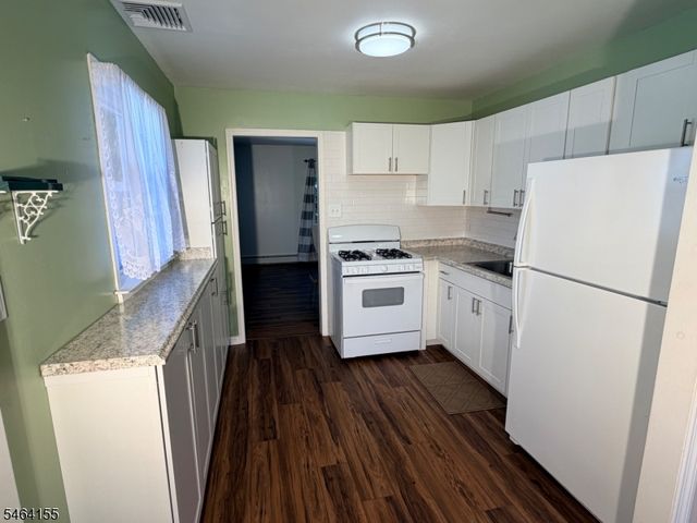 21 Tobyhanna Trl, Hopatcong Boro, NJ 07843