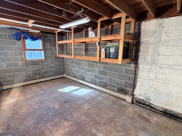 21 Tobyhanna Trl, Hopatcong Boro, NJ 07843